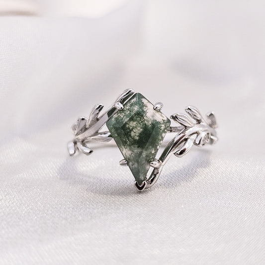 moss agate kite cut ring on silk background 925 silver ring