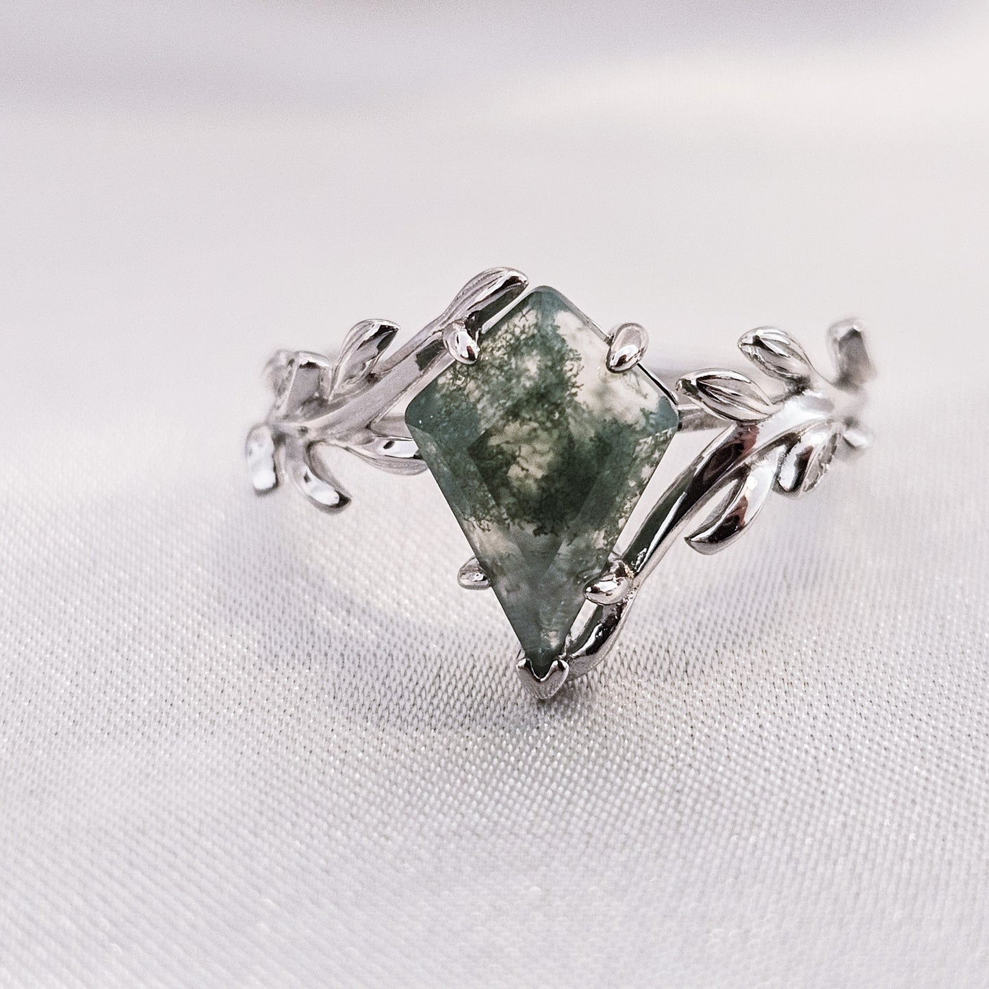 Olive Grove Moss Agate Ring – Platinum Plated 925 Sterling Silver