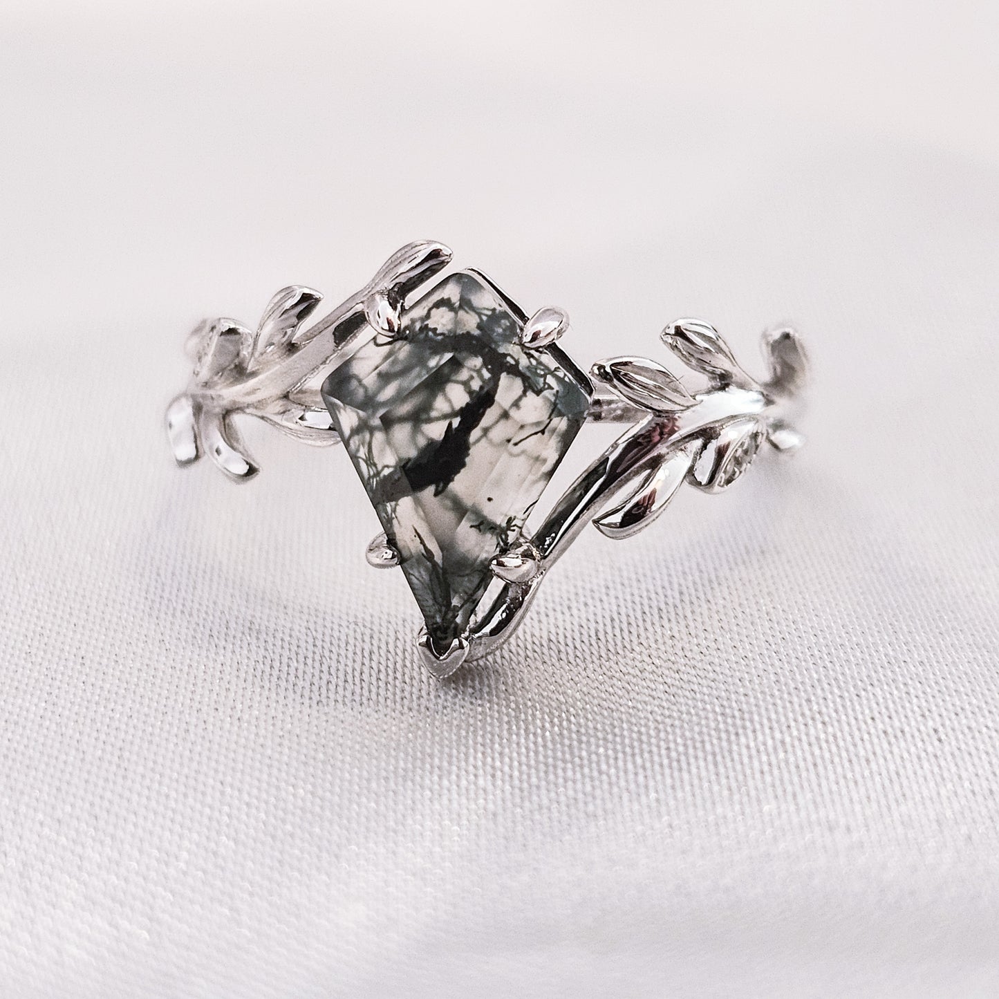 Olive Grove Moss Agate Ring – Platinum Plated 925 Sterling Silver