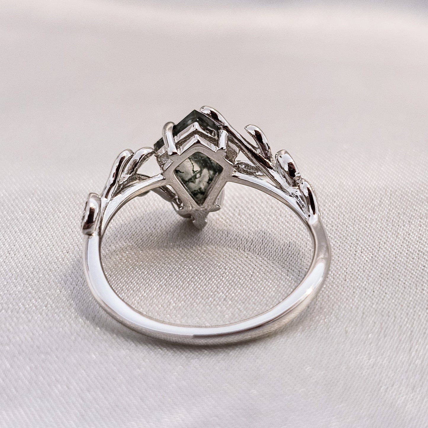 moss agate kite cut ring on silk background