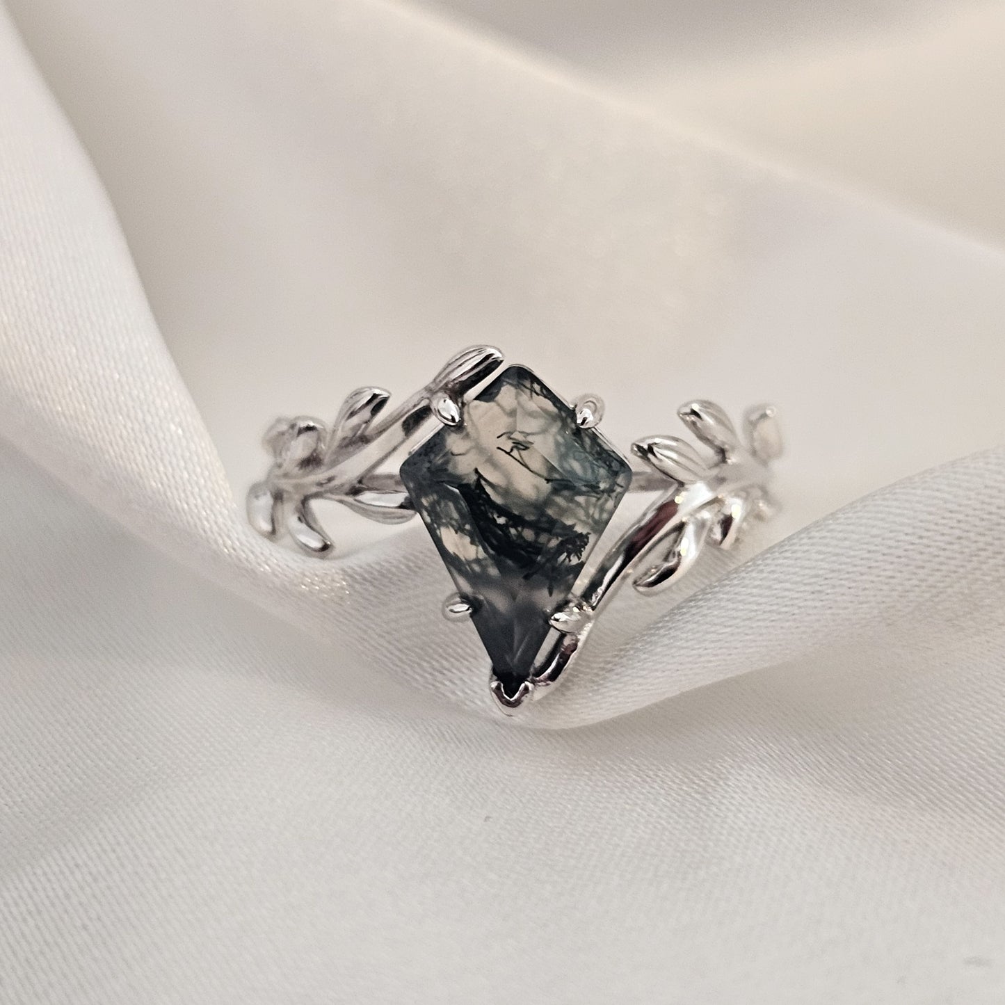 moss agate kite cut ring on silk background