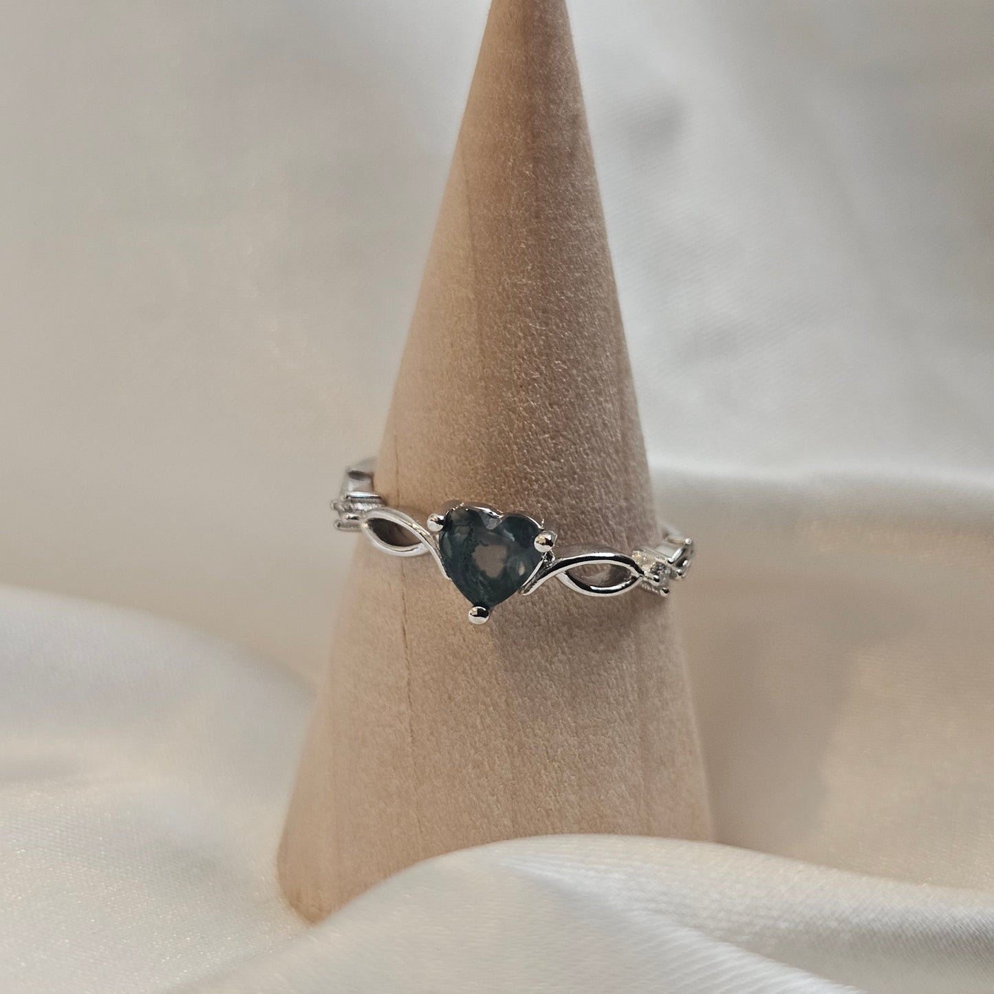 Evergreen Heart Ring — Natural Moss Agate in 925 Sterling Silver