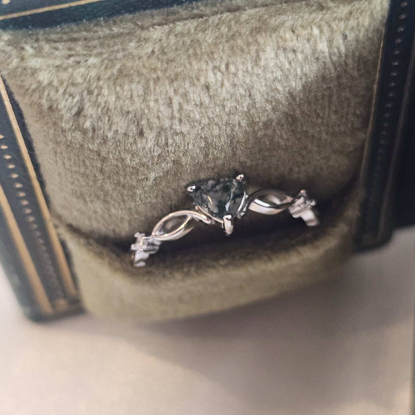 Evergreen Heart Ring — natural heart-cut Moss Agate solitaire in 925 sterling silver with infinity band, displayed in green velvet jewellery box.