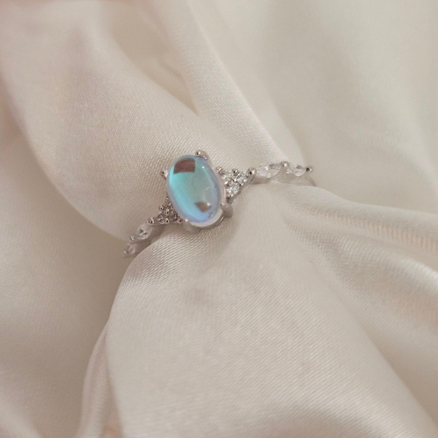 Winter Halo Ring – 925 Sterling Silver Moonstone & Cubic Zirconia