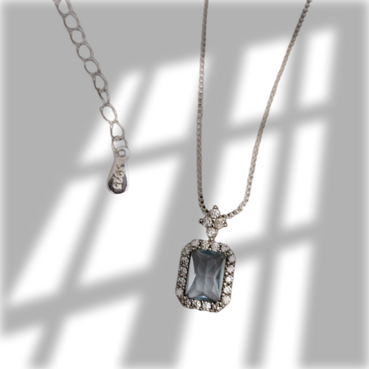 Sea Mist Necklace - Aquamarine set in 925 Silver