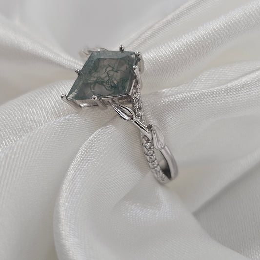 Forest Glade Moss Agate Ring – Nature-Inspired 925 Sterling Silver Jewellery