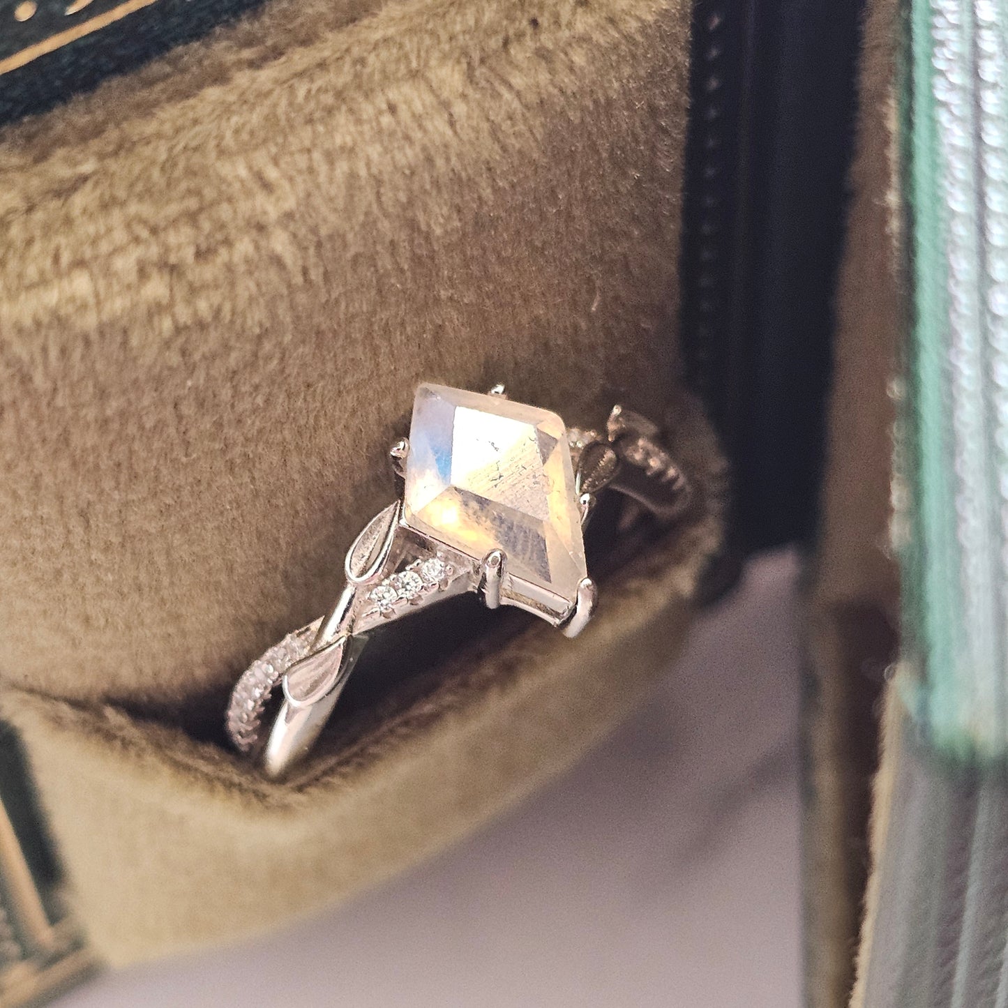 Mystic Moonstone Crown – 925 Sterling Silver Ring