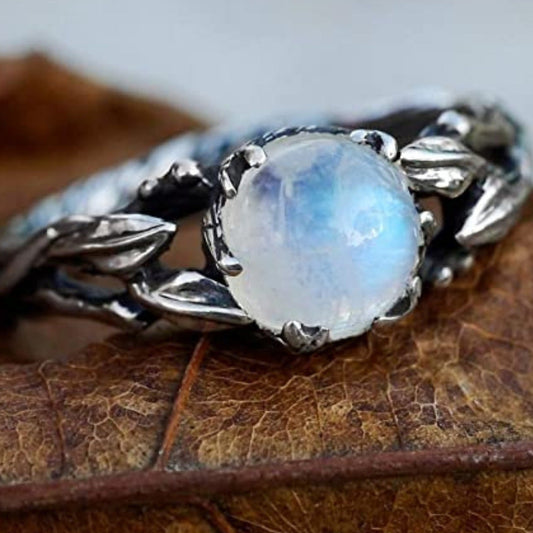 Why We’re All Obsessed with Moonstone: The Gem of Intuition & Inner Calm