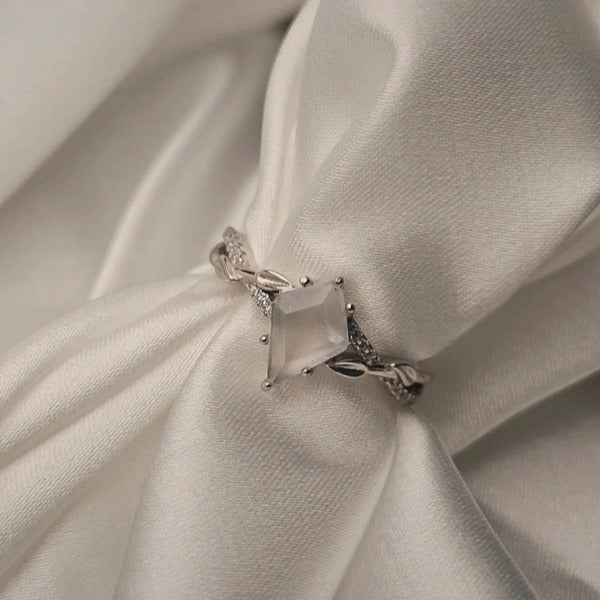 Mystic Moonstone Crown – 925 Sterling Silver Ring