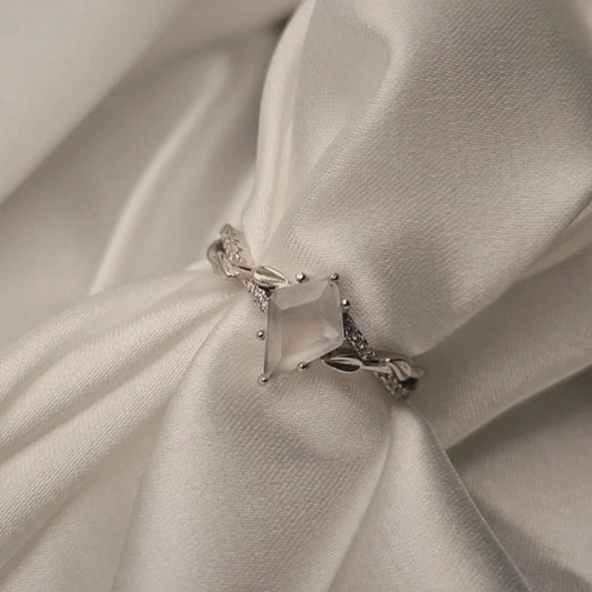 Mystic Moonstone Crown – 925 Sterling Silver Ring