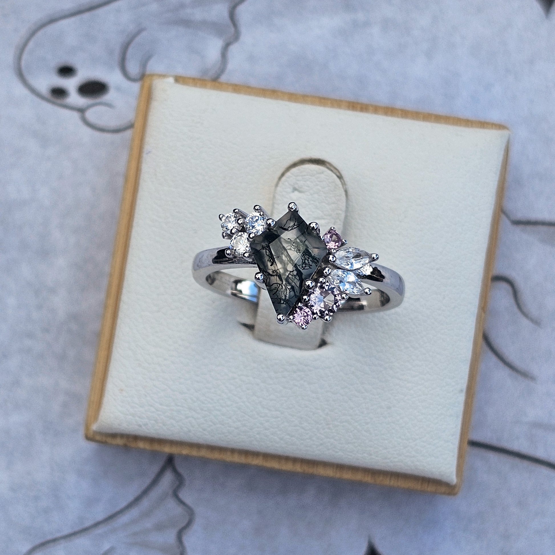 Moss Agate and Alexandrite ring in 925 sterling silver, featuring a kite-cut moss agate centre stone with natural green inclusions, accented by sparkling alexandrite and cubic zirconia stones on a polished silver band.