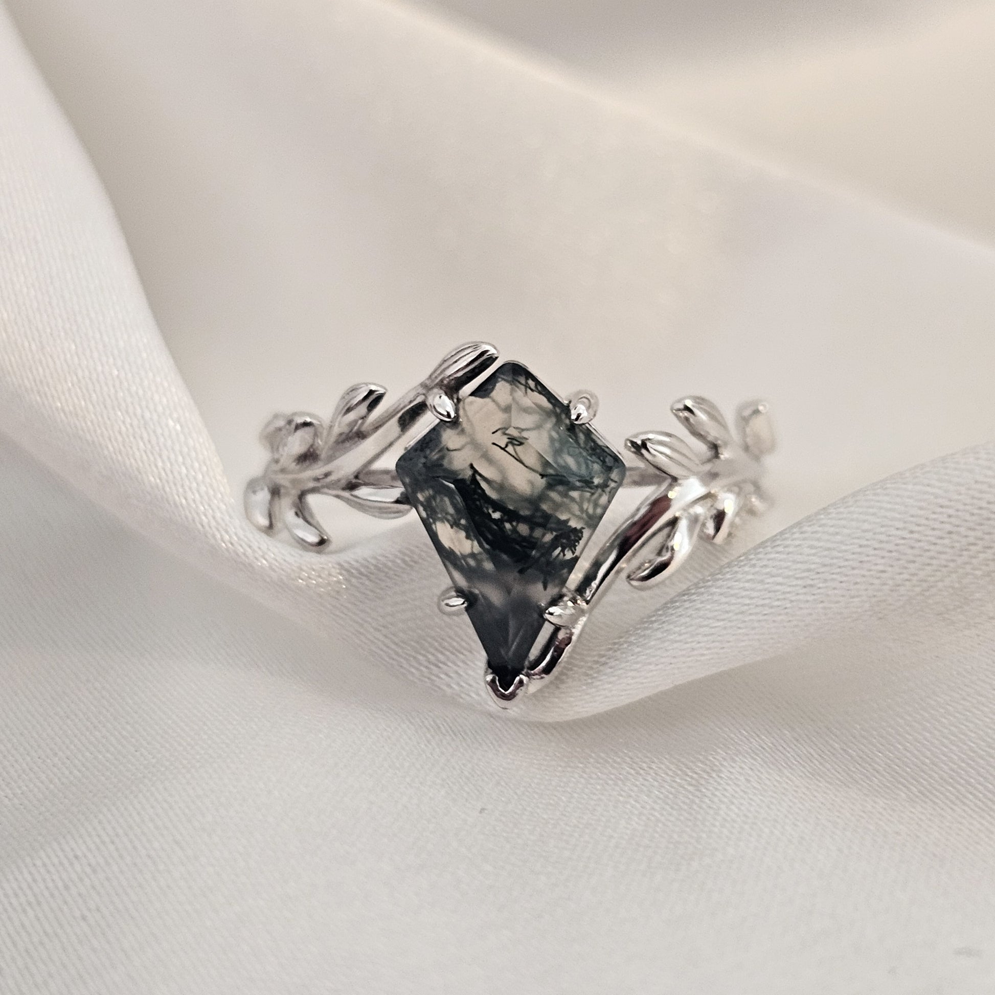 moss agate kite cut ring on silk background