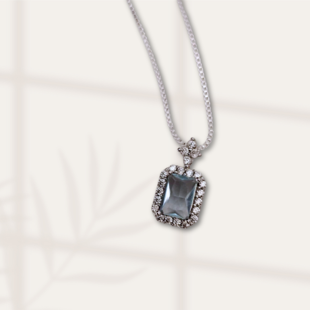 Sea Mist Necklace - Aquamarine set in 925 Silver