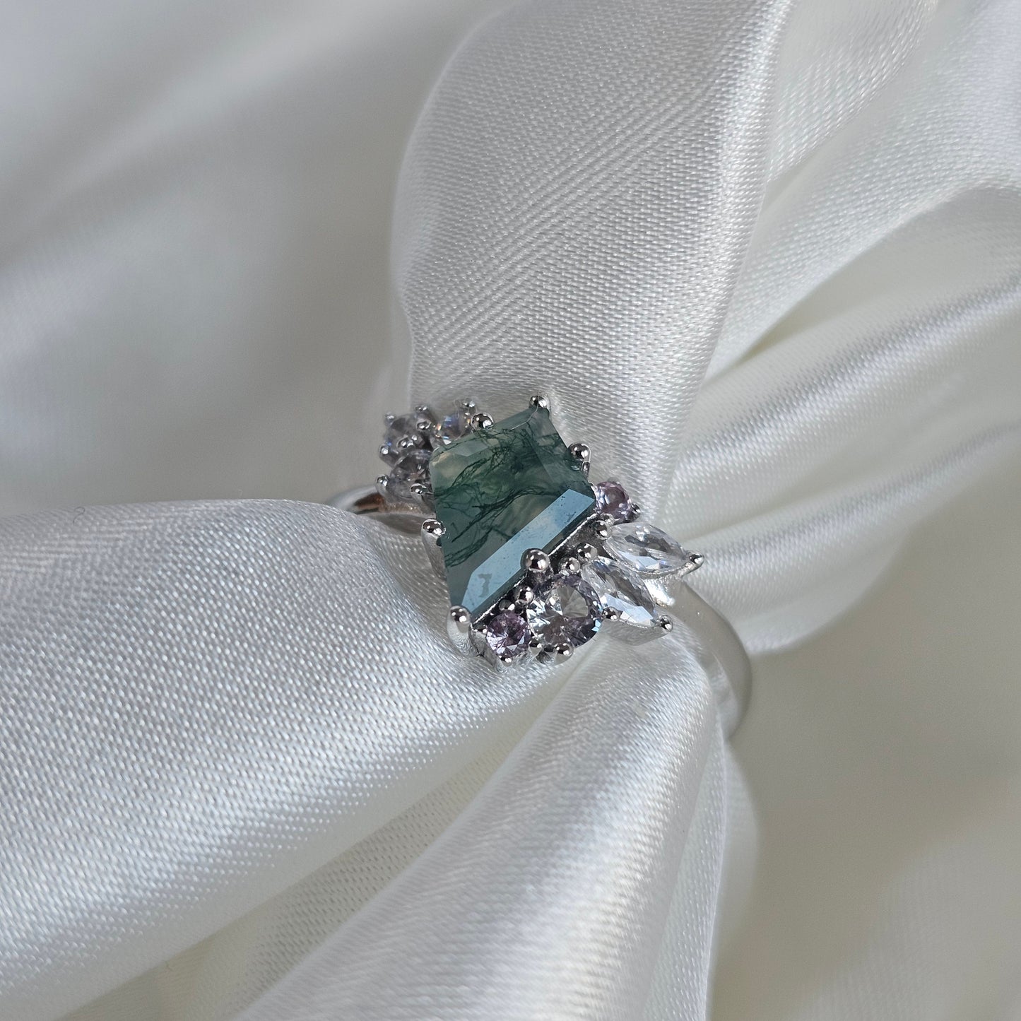Aurora Forest Ring – Moss Agate, Alexandrite & White Cubic Zirconia Set in Rhodium-Plated 925 Silver