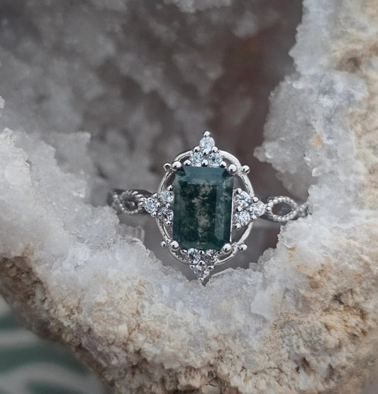 The Forest Crown - Emerald cut Regal Style Moss Agate Ring
