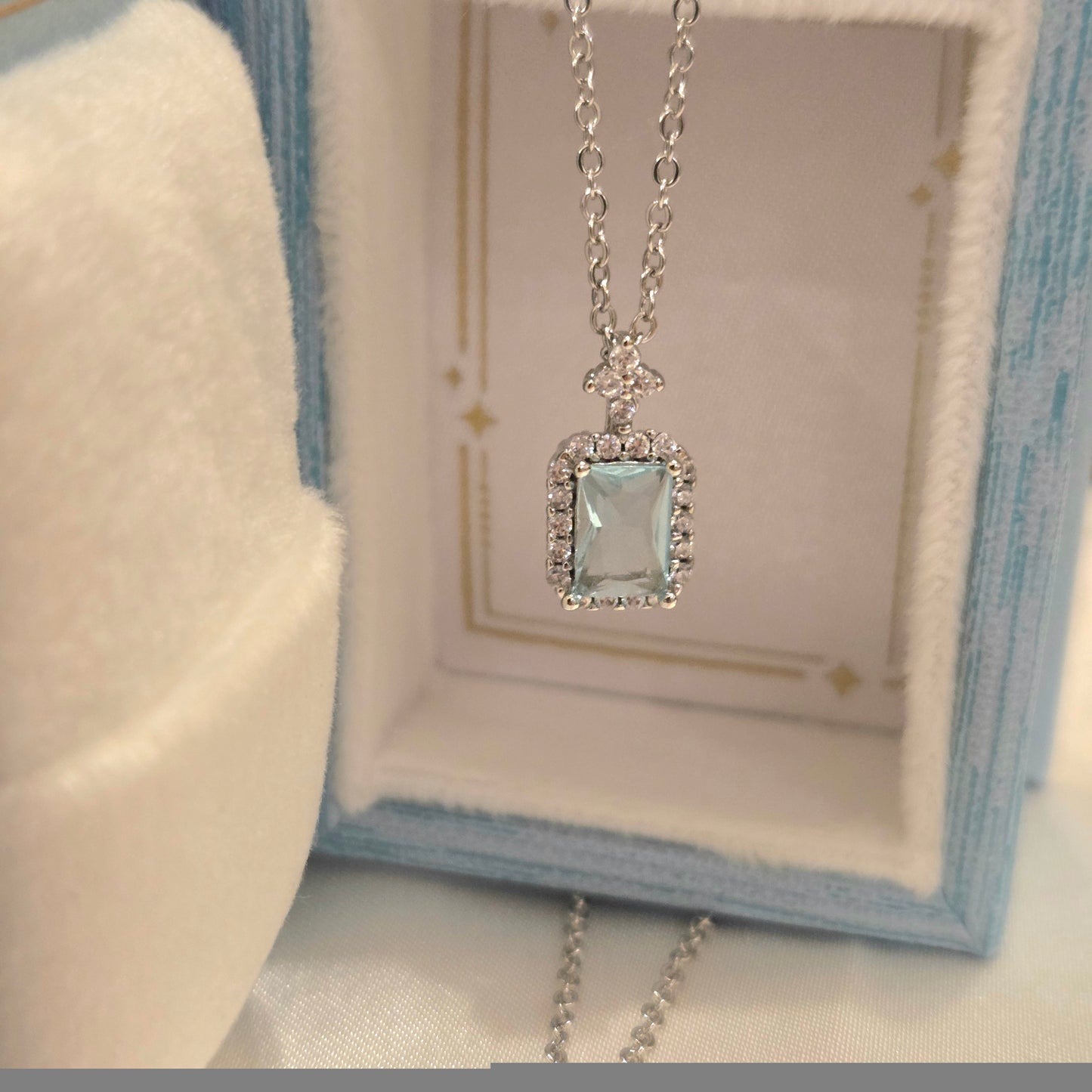 Sea Mist Necklace - Aquamarine set in 925 Silver