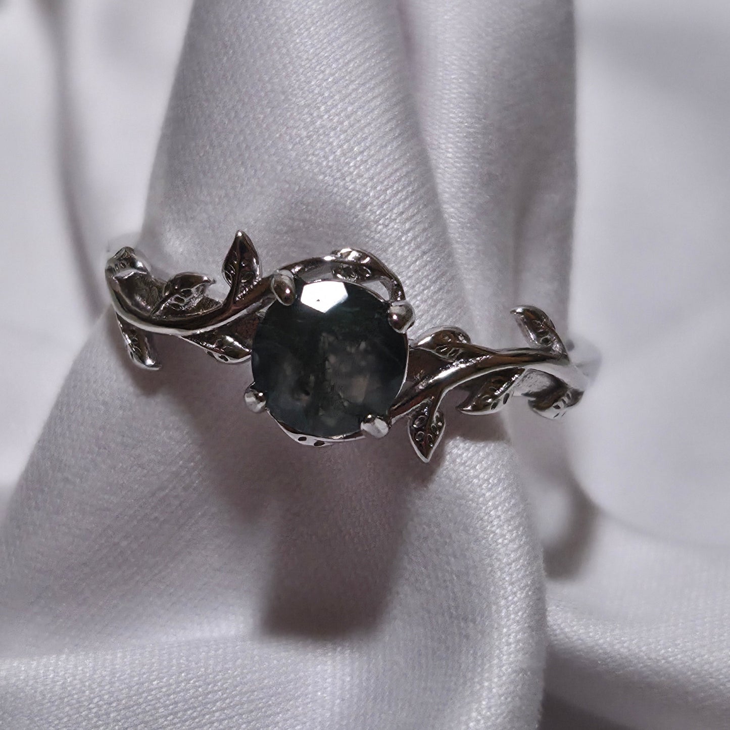round-cut natural moss agate ring set in 925 silver and leaf vine accent