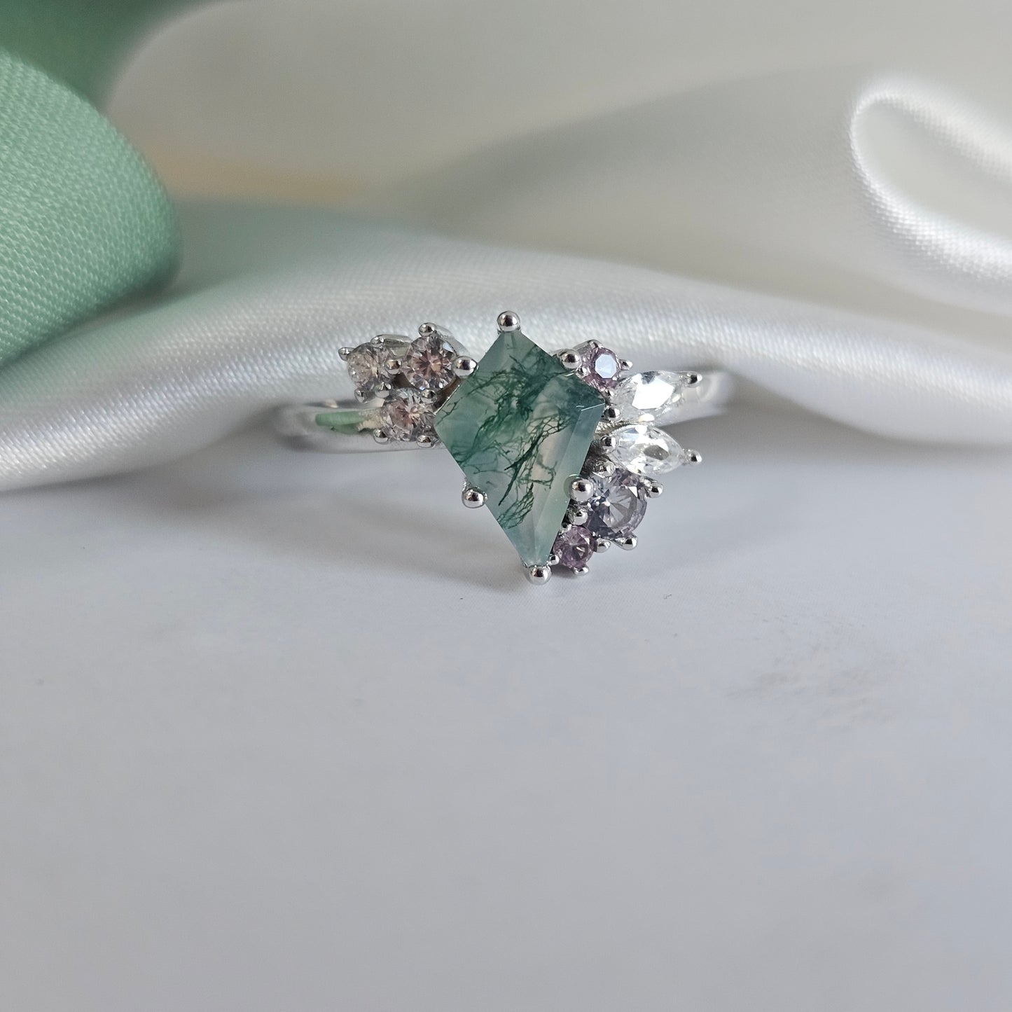 Aurora Forest Ring – Moss Agate, Alexandrite & White Cubic Zirconia Set in Rhodium-Plated 925 Silver