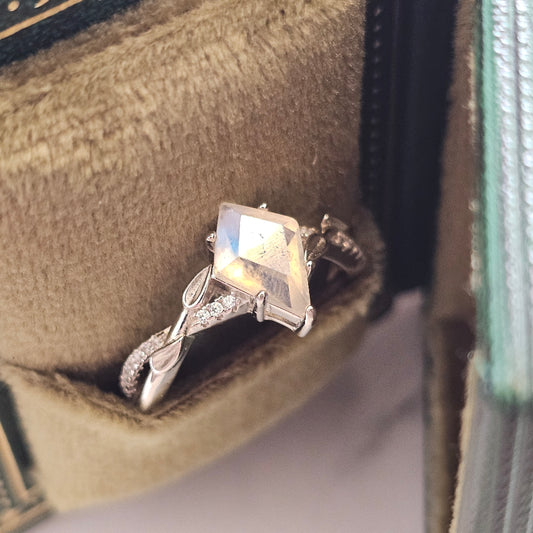 Mystic Moonstone Crown – 925 Sterling Silver Ring